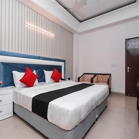 Capital O 16676 Near Noida City Center Extérieur photo