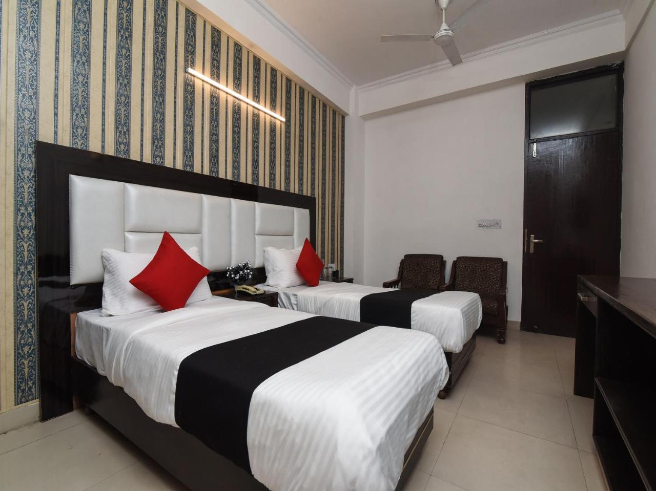 Capital O 16676 Near Noida City Center Extérieur photo