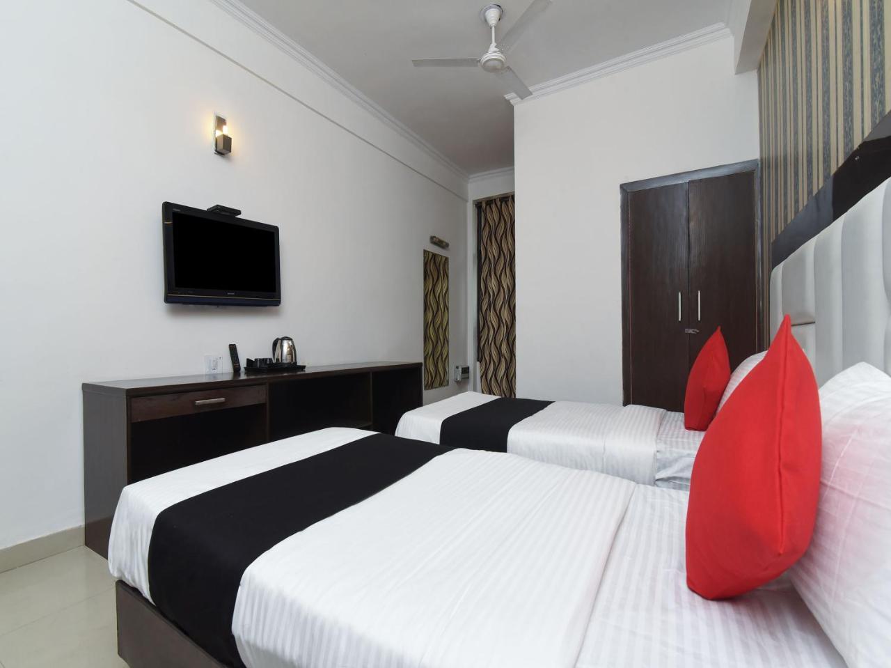Capital O 16676 Near Noida City Center Extérieur photo
