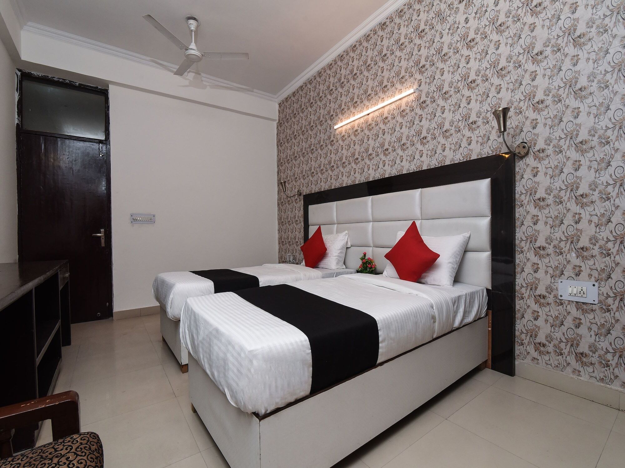 Capital O 16676 Near Noida City Center Extérieur photo